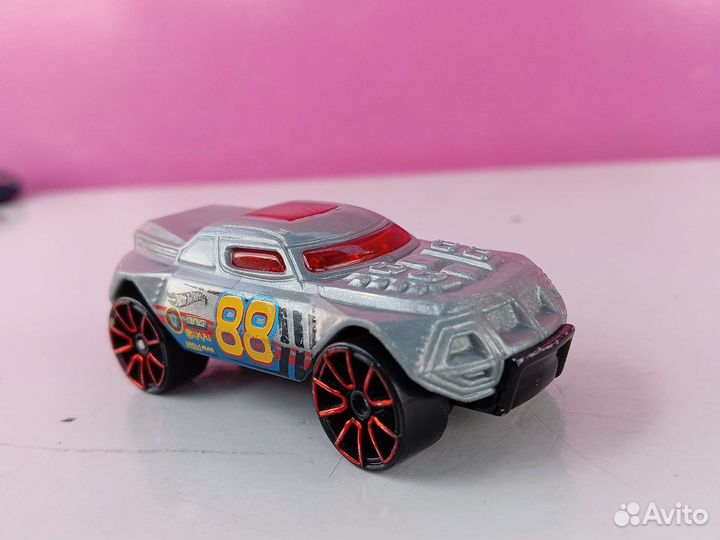 Машинка hot wheels