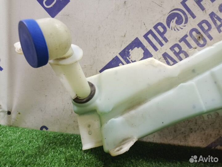 Бачок омывателя Ford C-Max универсал 1.8 csdb 2003