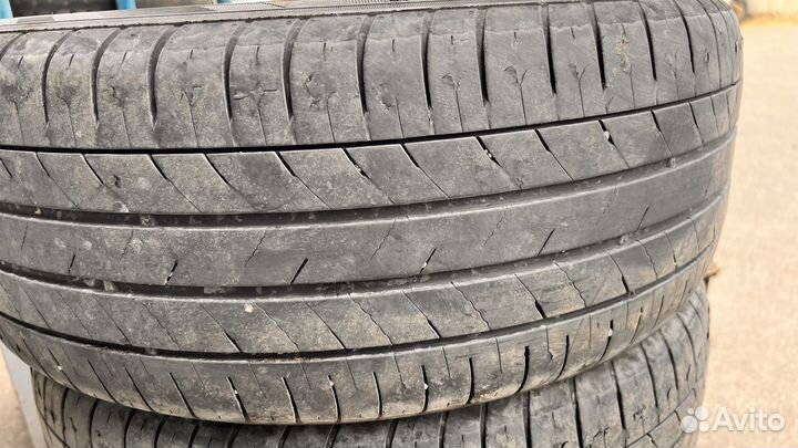 Kumho Ecsta HS52 21.5/50 R17 95