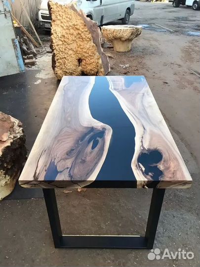 Стол из эпоксидной смолы