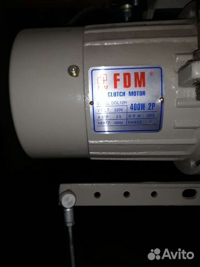 Профессиональная швейная машинка