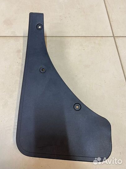 Брызговик передний правый BMW X6