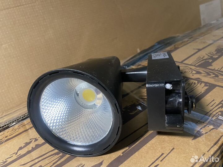 Трековые светильники на шинопроводе