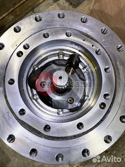 Редуктор хода 39Q8-42100