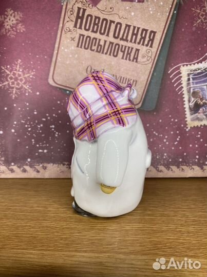 Фарфоровая статуэтка Девочка с мишкой