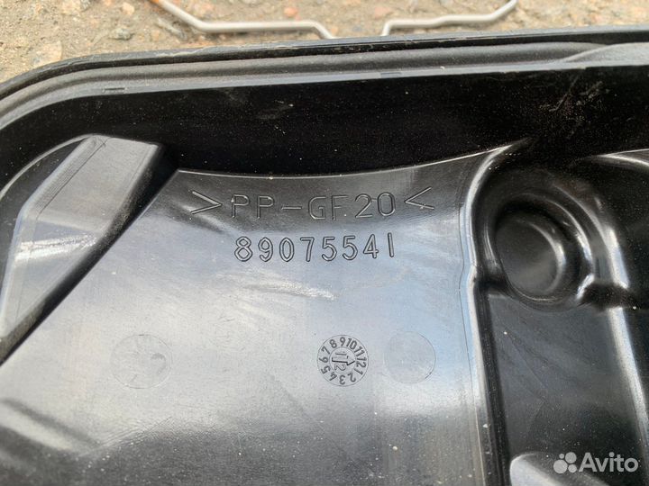 Крышка фары правая XC60 1