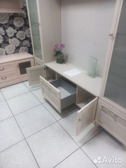 Стенка в гостиную новая