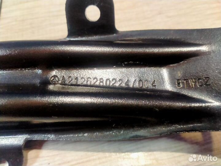 Распорка передняя правая Mercedes-Benz 212.036 E