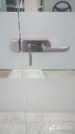 Стеклянные перегородки,двери изготовления и ремонт