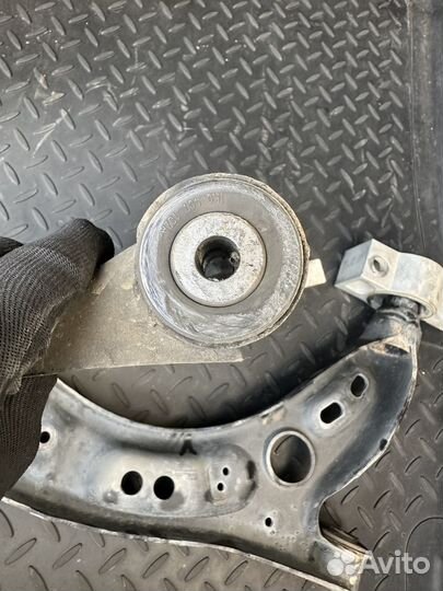 Рычаг передней подвески правый 1k0407152BC