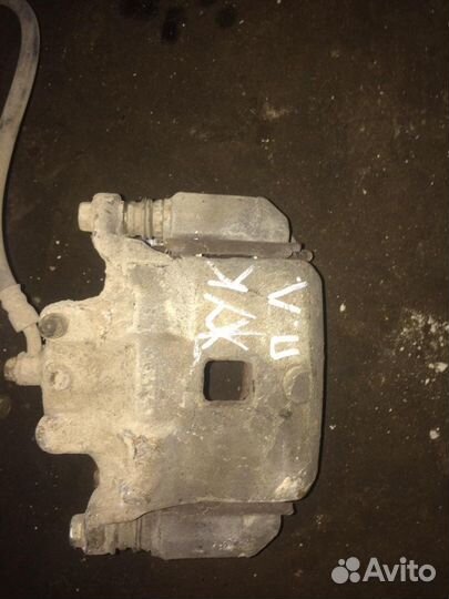 Суппорт передний левый nissan Juke (F15) 2011