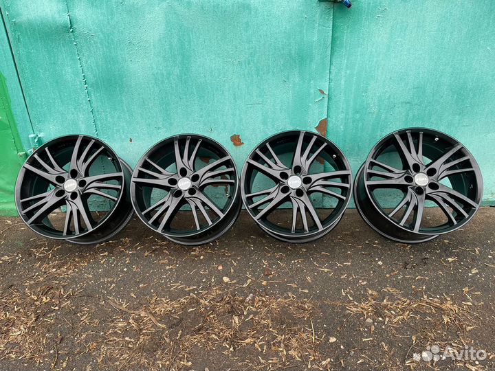 Стильные немецкие диски Rial R18 5-120