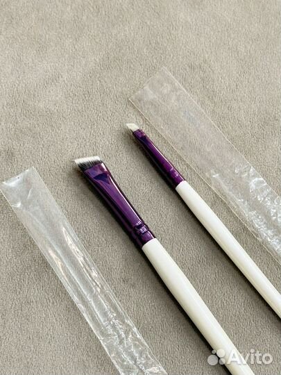 Продаю кисти 48 и 128 обе отдаю за 1000 новые