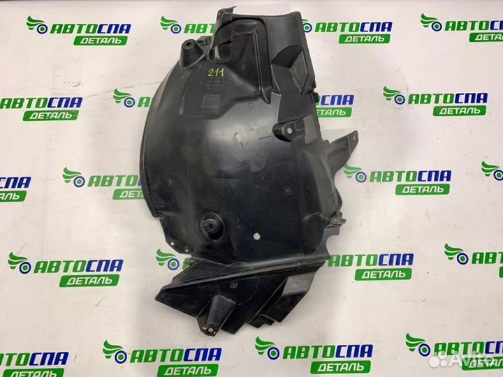 Подкрылок передний левый Mercedes Benz W204 C 200