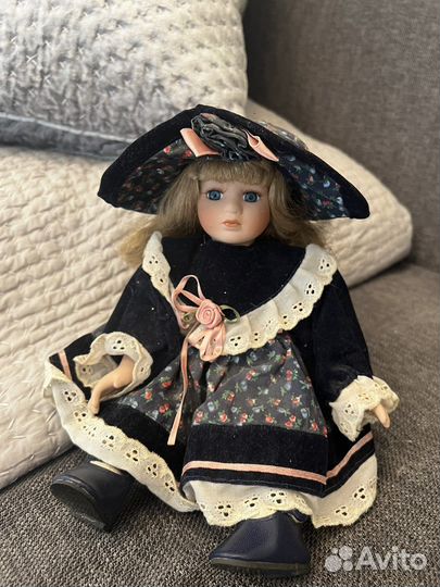 Кукла фарфоровая коллекционная