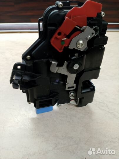 Замок передней правой двери volkswagen джетта5