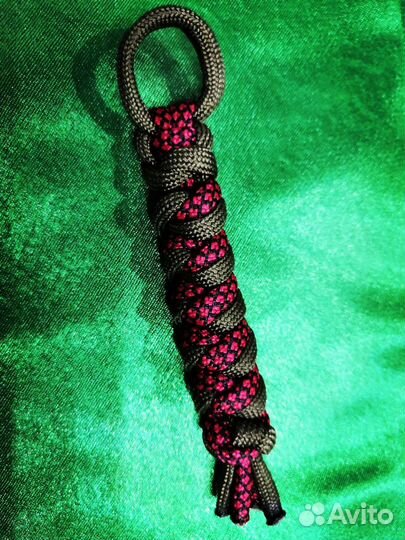 Брелок из паракорда