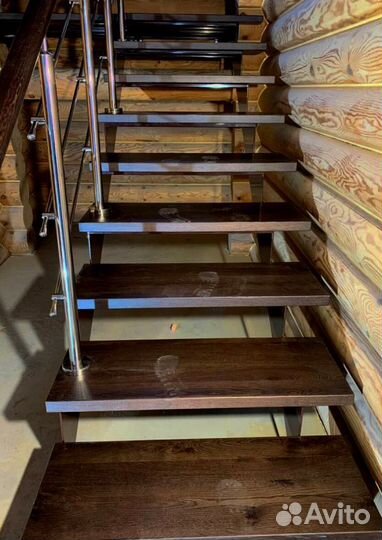 Лестница прямая на металлокаркасе