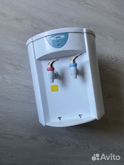 Кулер для воды настольный