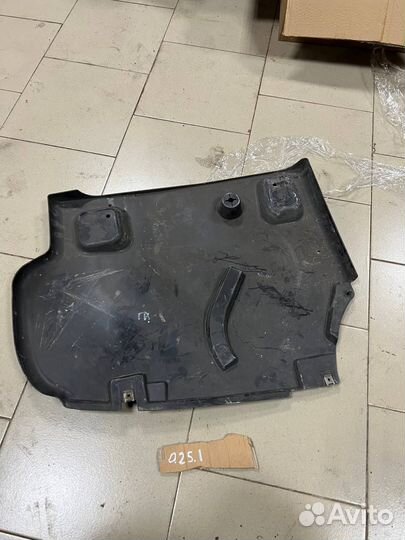 Обшивка пола справа Mercedes-Benz E-Class 2016-Н.в