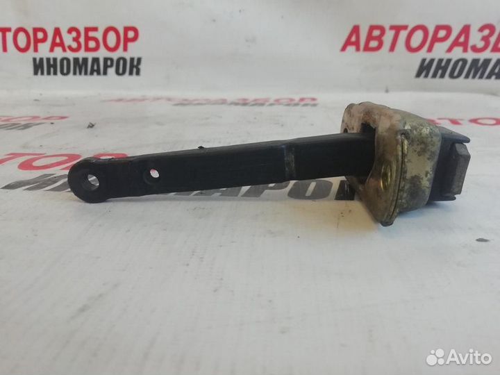 Ограничитель двери передний правый Mitsubishi