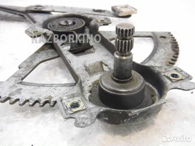 Стеклоподъемник механический передний правый