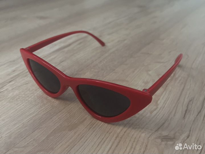 Солнцезащитные очки женские красные