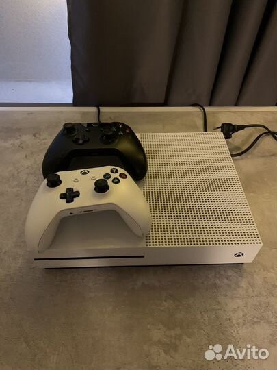 Xbox One s + 50 игр в подарок