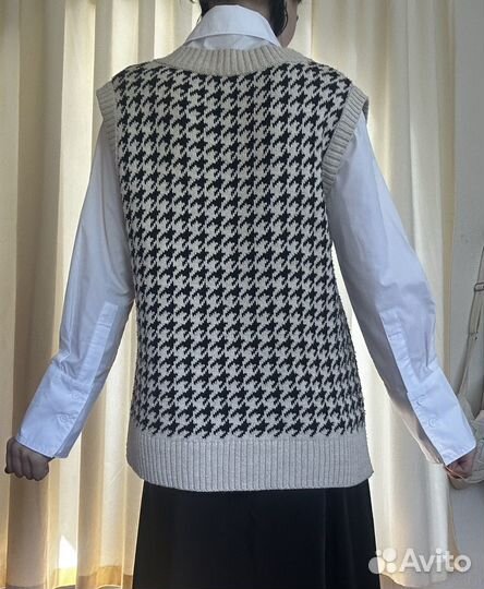 Жилетка вязаная
