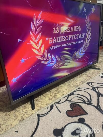 ЖК телевизор метровый идиальный