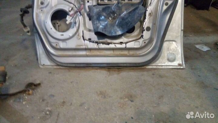 Передняя дверь Ниссан Серена с24