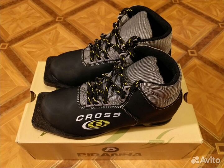 Лыжные ботинки новые