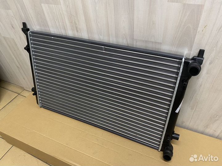 Радиатор охлаждения Golf 6 Golf plus Jetta 5
