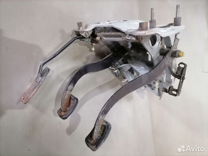 Педальный узел Mazda 323 E5 1.5 1985