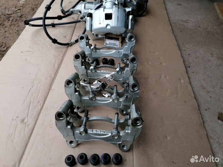 Скоба суппорта переднего Mitsubishi 4605A216 Outla