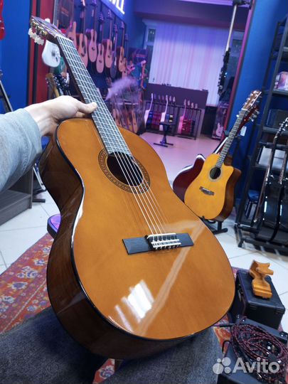 Новая гитара размера 3/4 Yamaha CS40 без дефектов