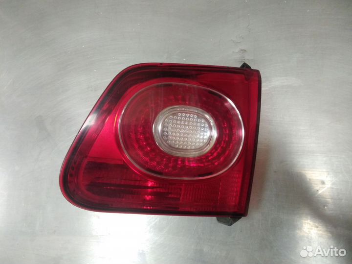 Фонарь задний внутренний VW Tiguan 2007-2011