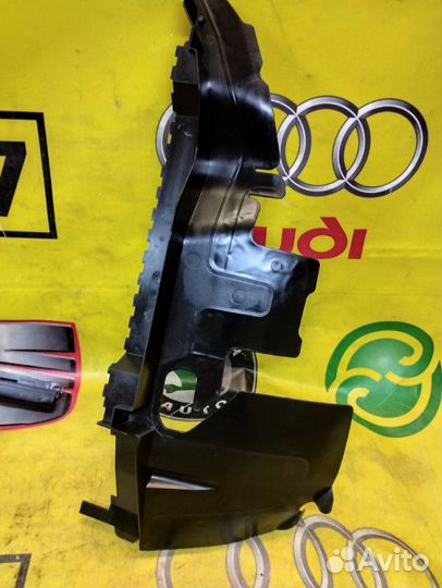 Пыльник радиатора передний правый Audi A6