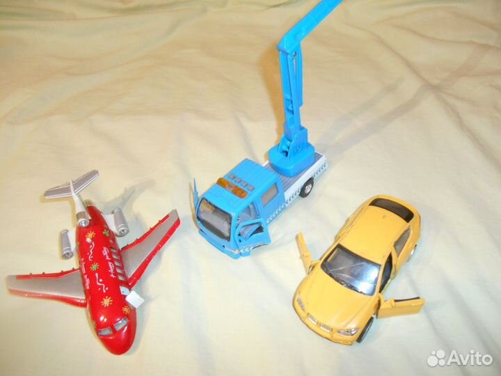 Машинки и самолет б/у набором