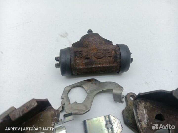 Колодки тормозные задние левые Mitsubishi Delica