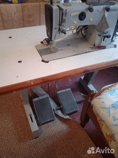 Продам швейную машину