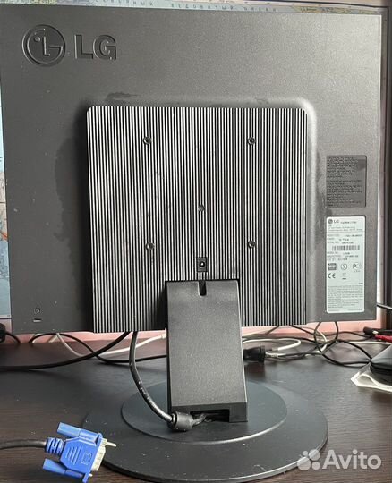 Монитор LG flatron l 1750u