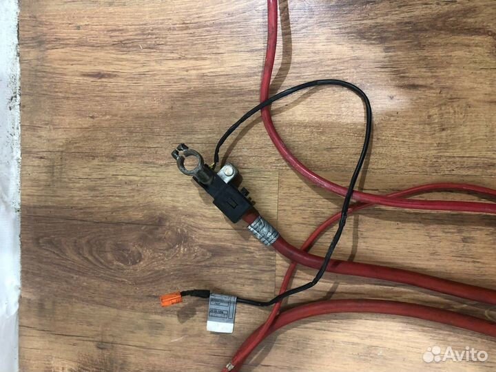 Плюсовой провод аккумулятора BMW 7 E38 рест