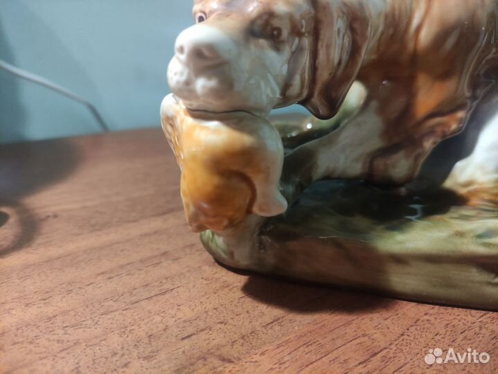 Статуэтка Собака охотничья с дичью большая