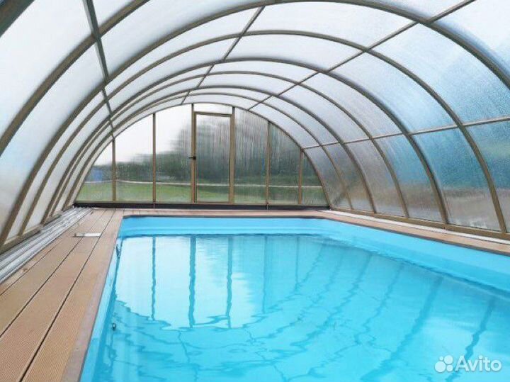 Бассейн с павильоном