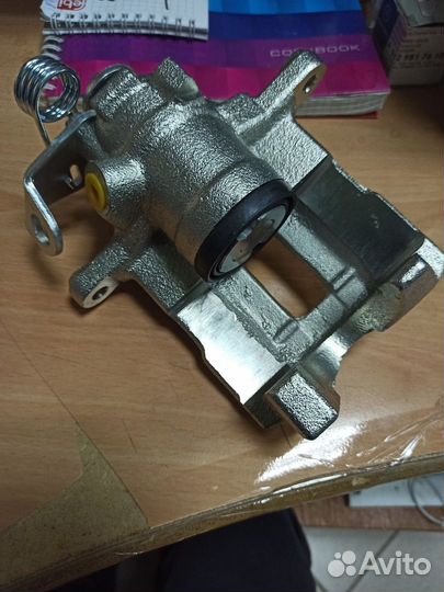 Суппорт задний левый Volkswagen Transporter T4