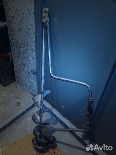 Ледобур и Ящик для зимней рыбалки алюминиевый