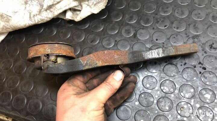 Вилка сцепления Mitsubishi L200