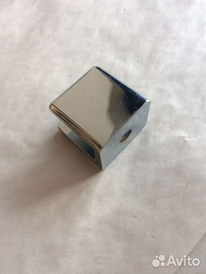 Кронштейн к стене хром полированный