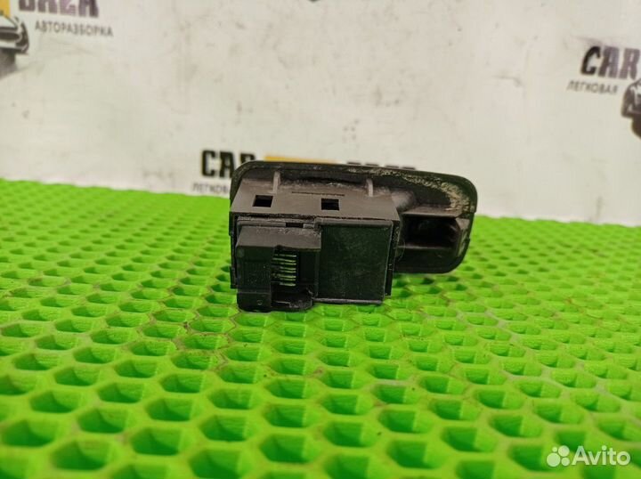 Кнопка стеклоподъёмника передняя правая R